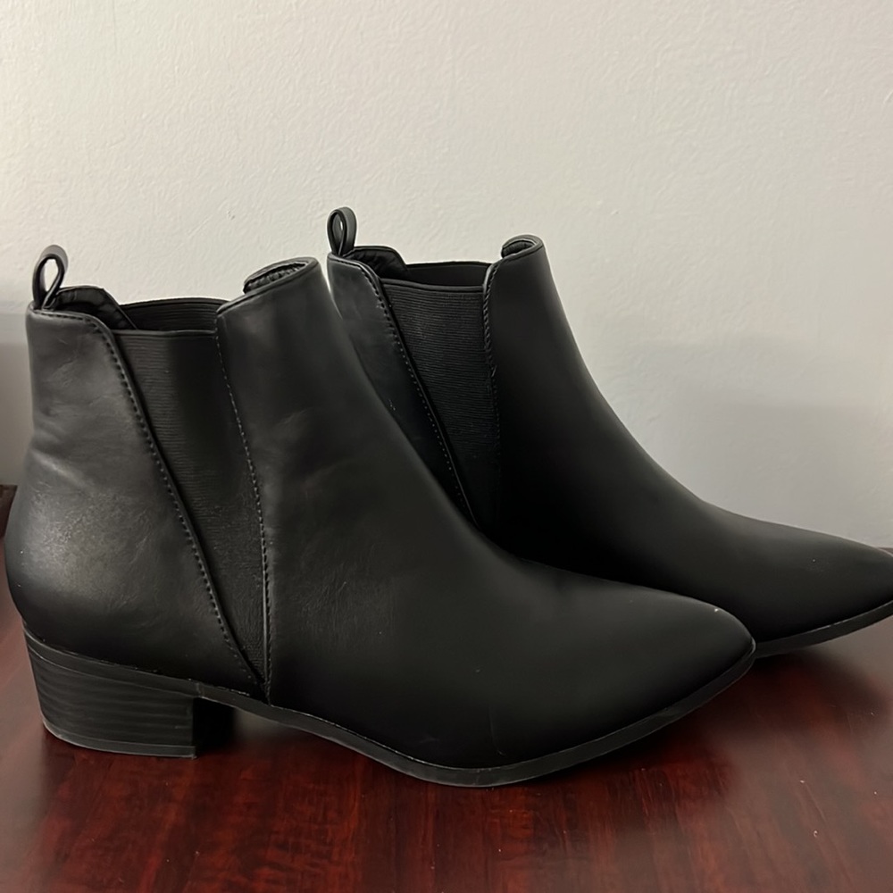 Shoes - Picture 2 of 4